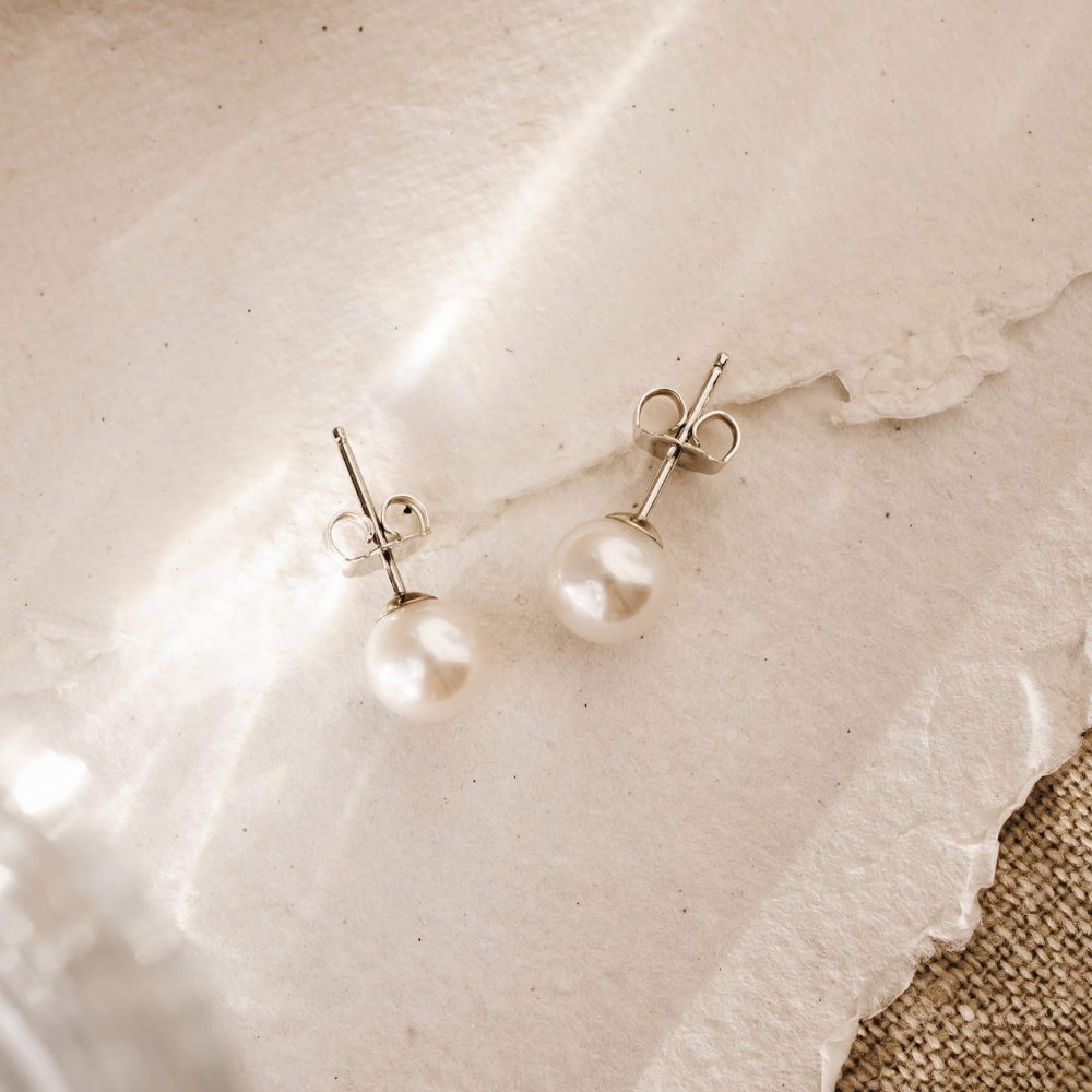 Pearl Stud Earrings - Lea