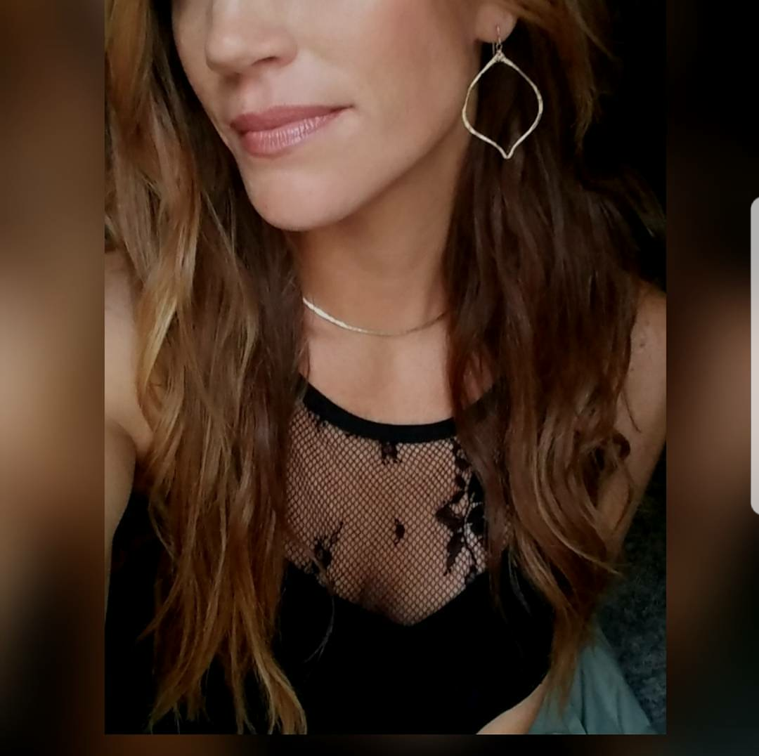 Thin choker bar necklace