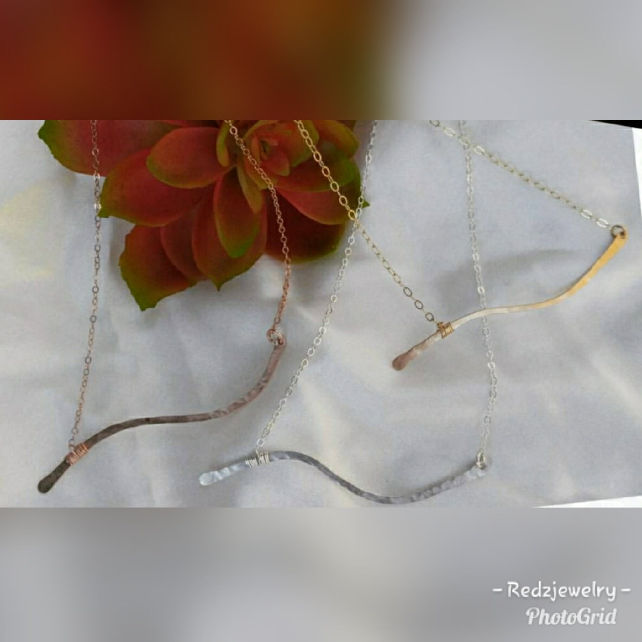 Hammered Simple Wave Bar Necklace